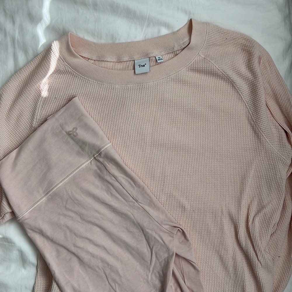 Aritzia TNA Waffle Raglan Longsleeve & Atmosphere hi-rise 7” bike short SET